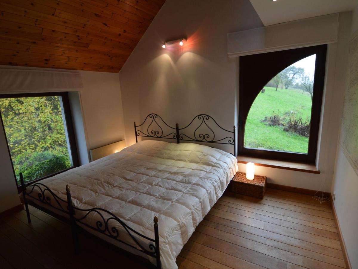 Quaint Holiday Home In Robechies Amid Meadows Chimay Exterior photo